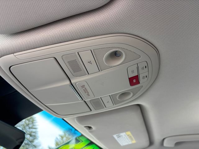 Used 2025 Genesis G70 2.5T image 27