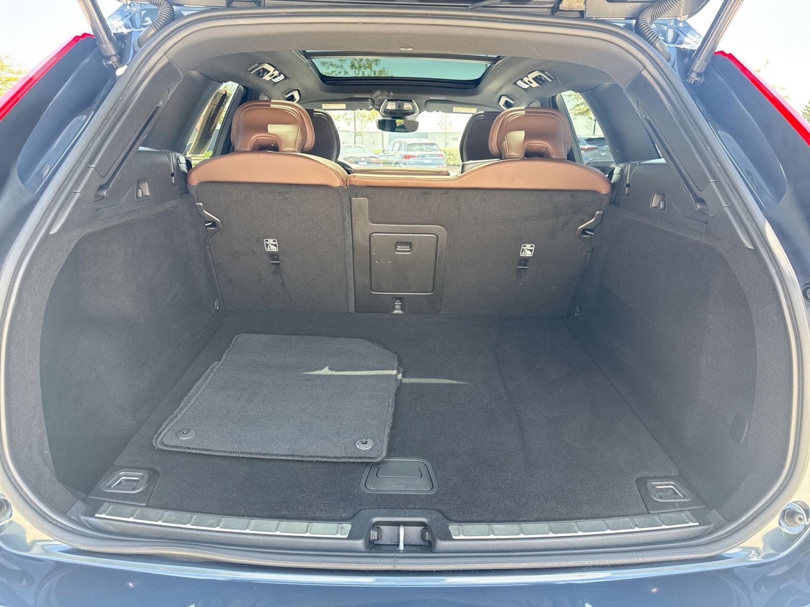 Used 2023 Volvo XC60 B5 Plus AWD/4WD image 26