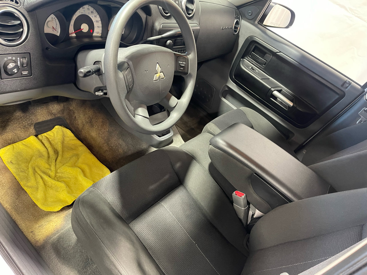 Used 2006 Mitsubishi Raider LS image 25