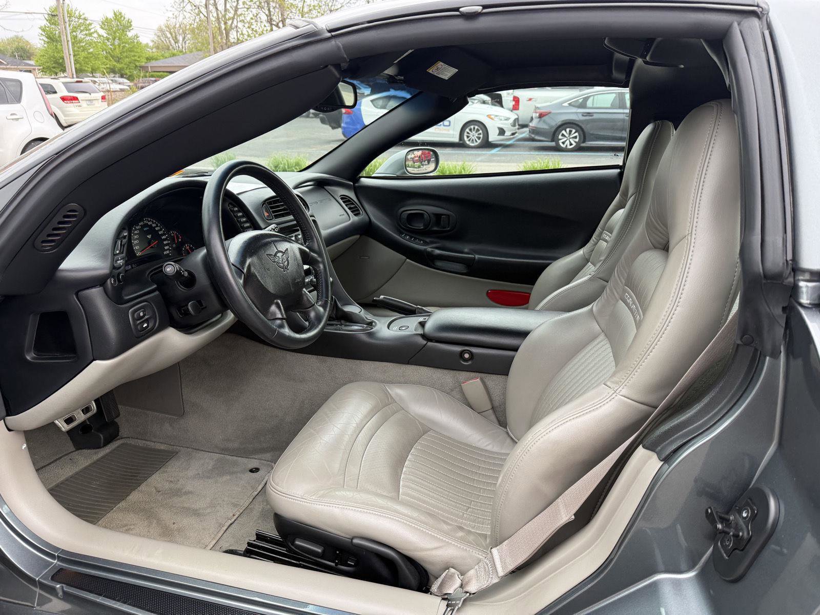 Used 2004 Chevrolet Corvette Coupe w/ Preferred Equipment Group RWD image 9