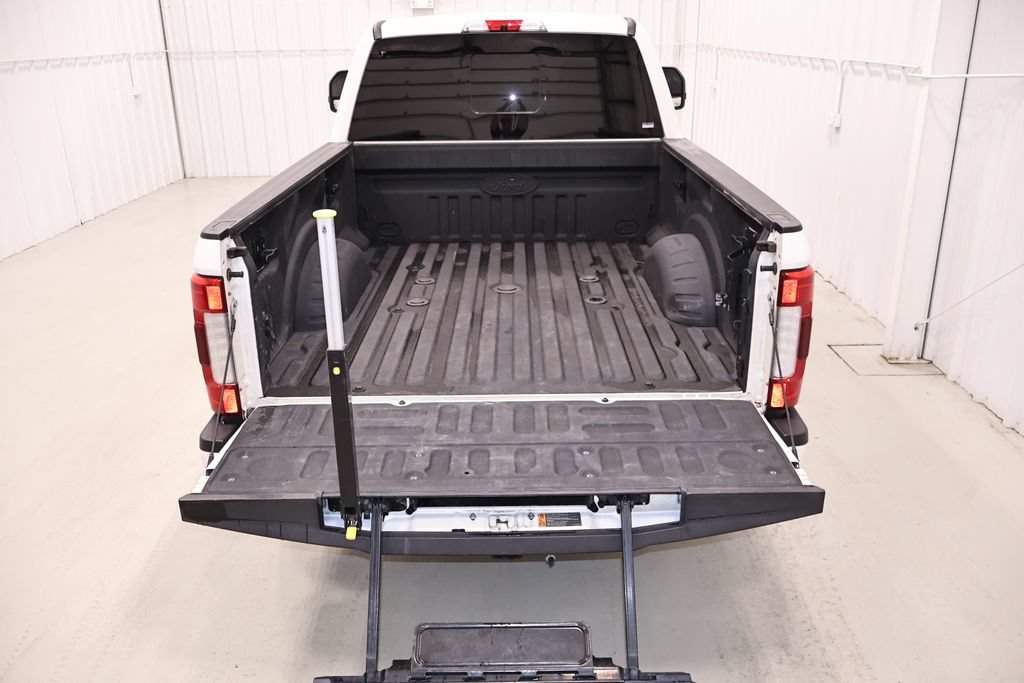 Certified 2017 Ford F350 Platinum w/ Platinum Ultimate Package AWD/4WD image 43
