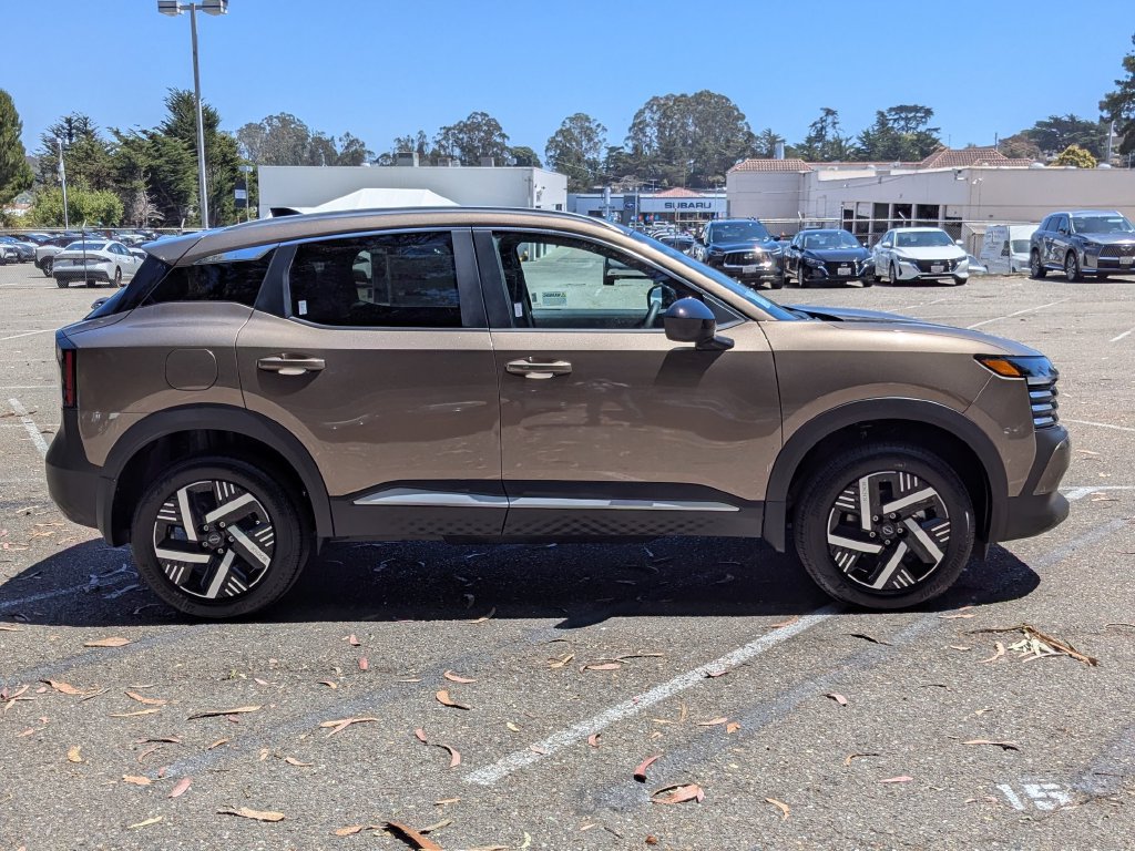 New 2026 Nissan Kicks SV w/ Interior Electronics Package FWD image 4