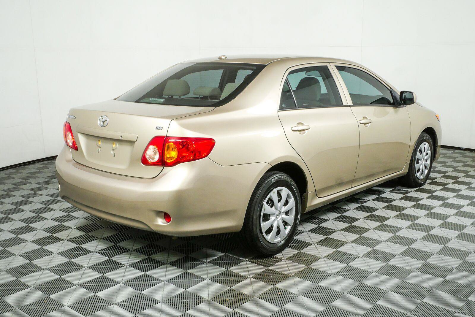 Used 2010 Toyota Corolla LE w/ LE EVP Pkg #1 FWD image 3