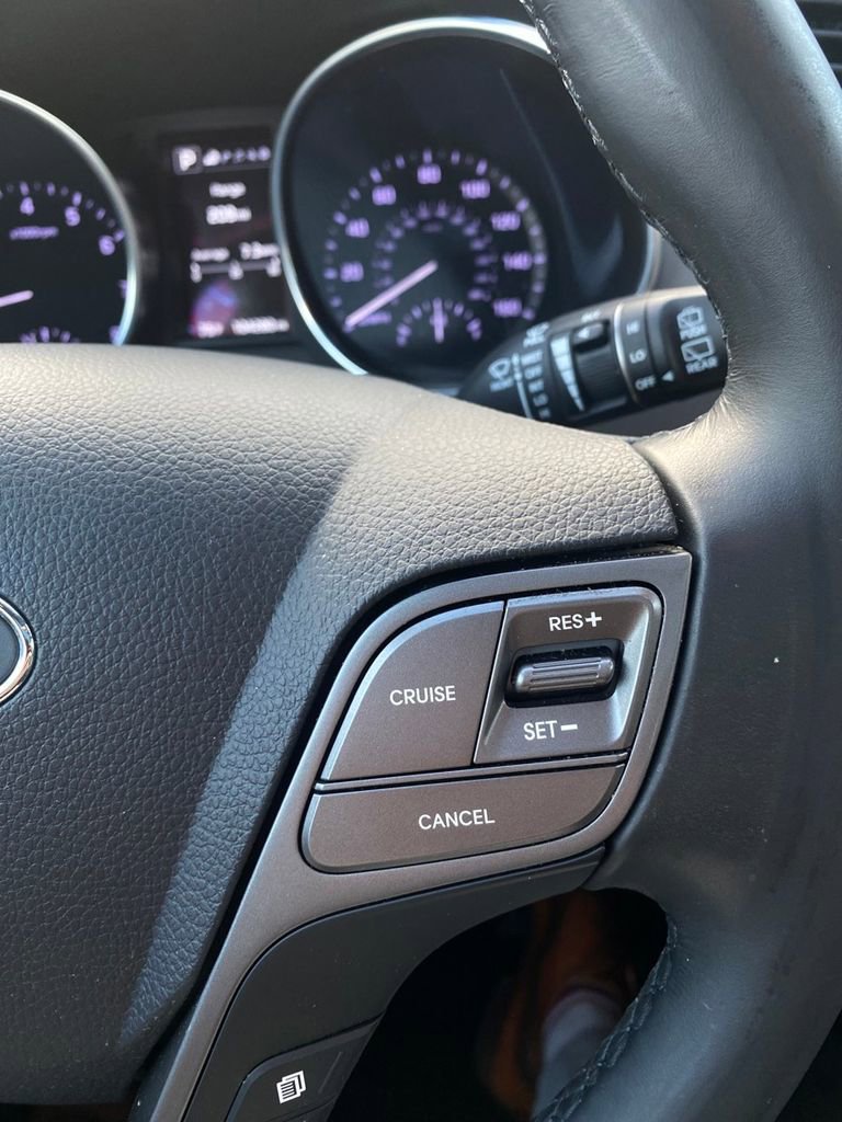 Used 2019 Hyundai Santa Fe XL image 17