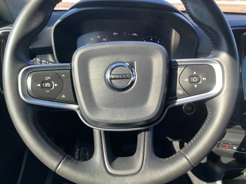 Used 2019 Volvo XC40 T5 Momentum image 17