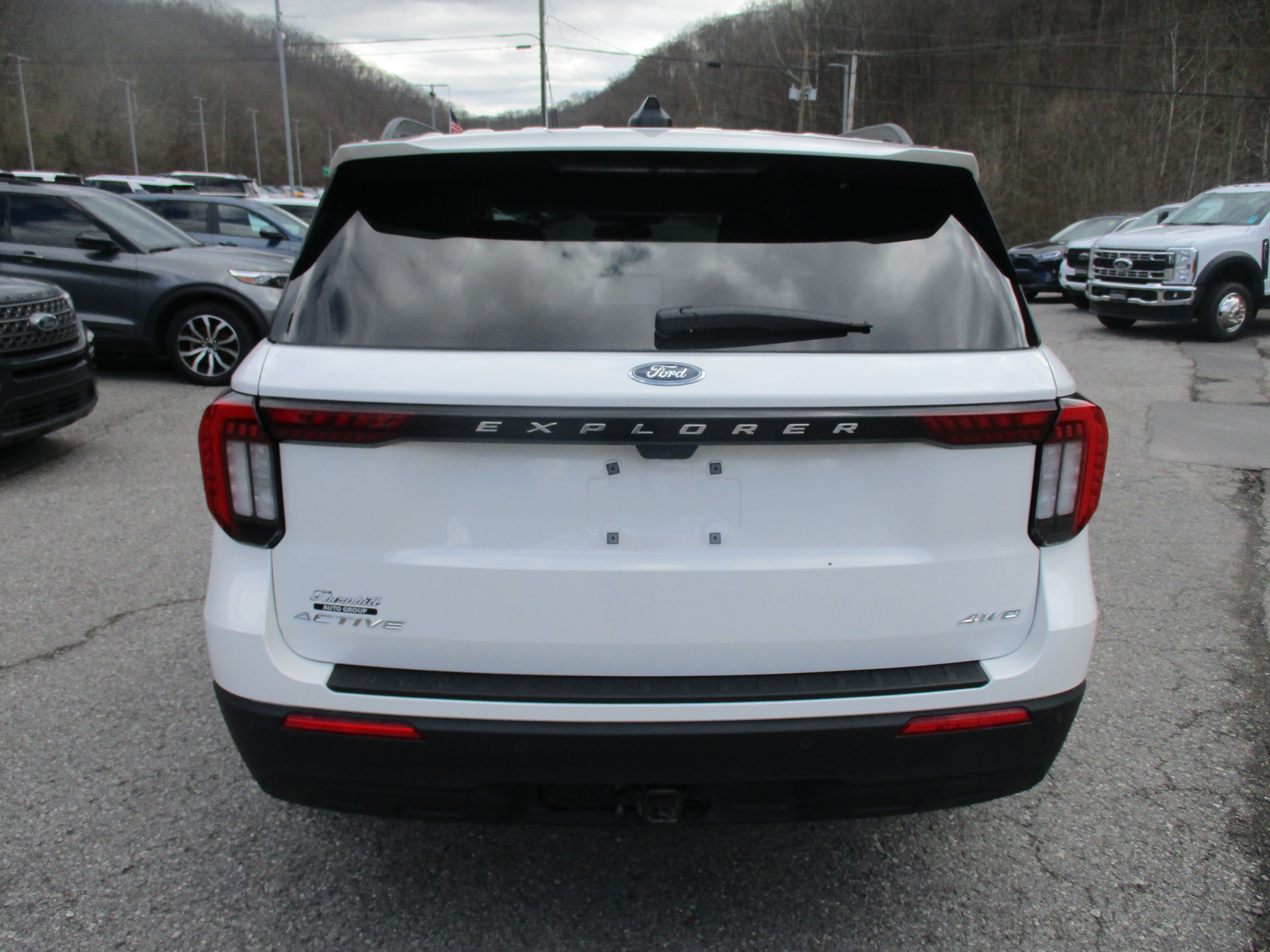 Used 2025 Ford Explorer Active AWD/4WD image 5