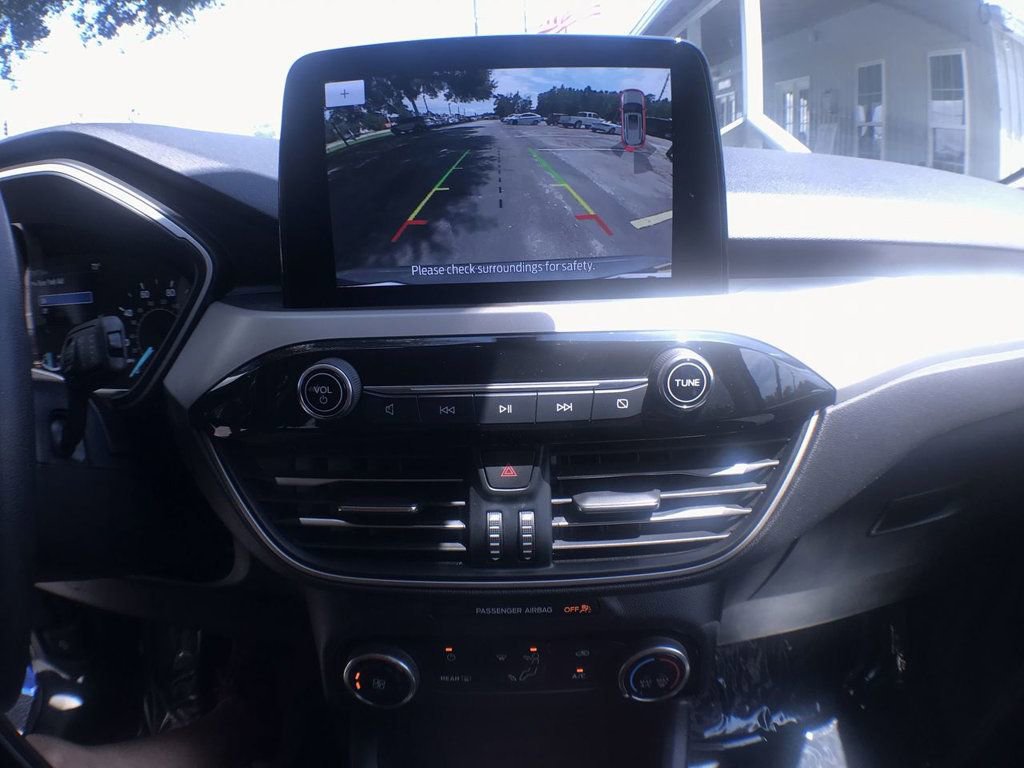 Used 2022 Ford Escape SE image 18