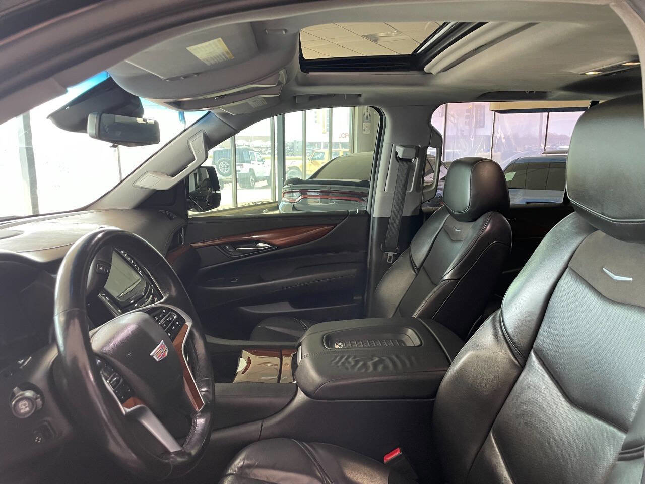 Used 2018 Cadillac Escalade ESV Luxury AWD/4WD image 14