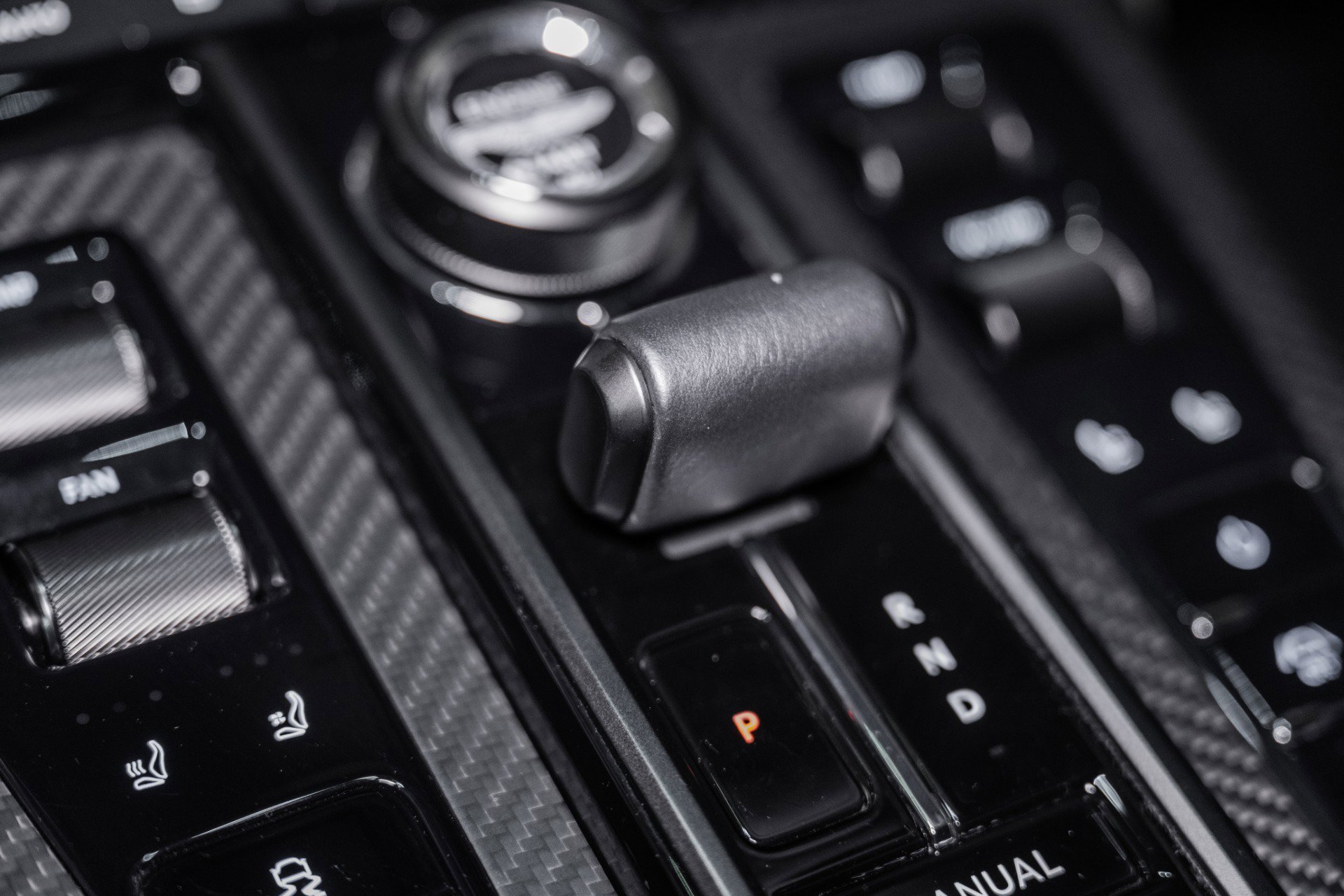 Used 2025 Aston Martin V8 Vantage Coupe image 33