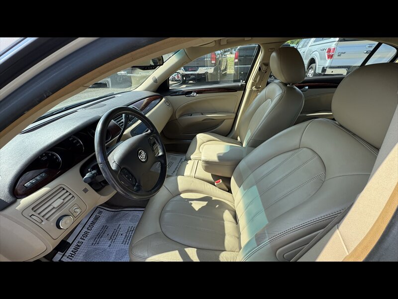 Used 2011 Buick Lucerne CXL w/ Driver Confidence Package FWD image 9