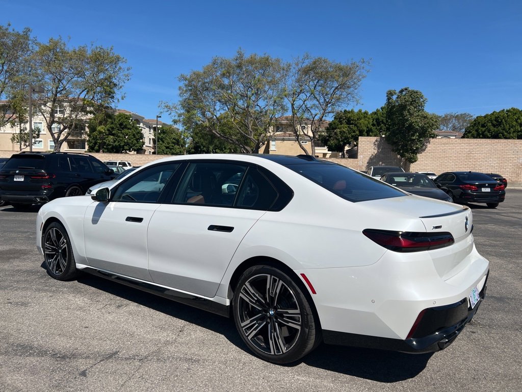 Used 2023 BMW 760i xDrive image 5