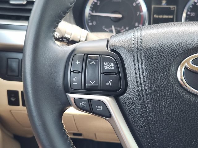 Used 2016 Toyota Highlander XLE FWD image 28