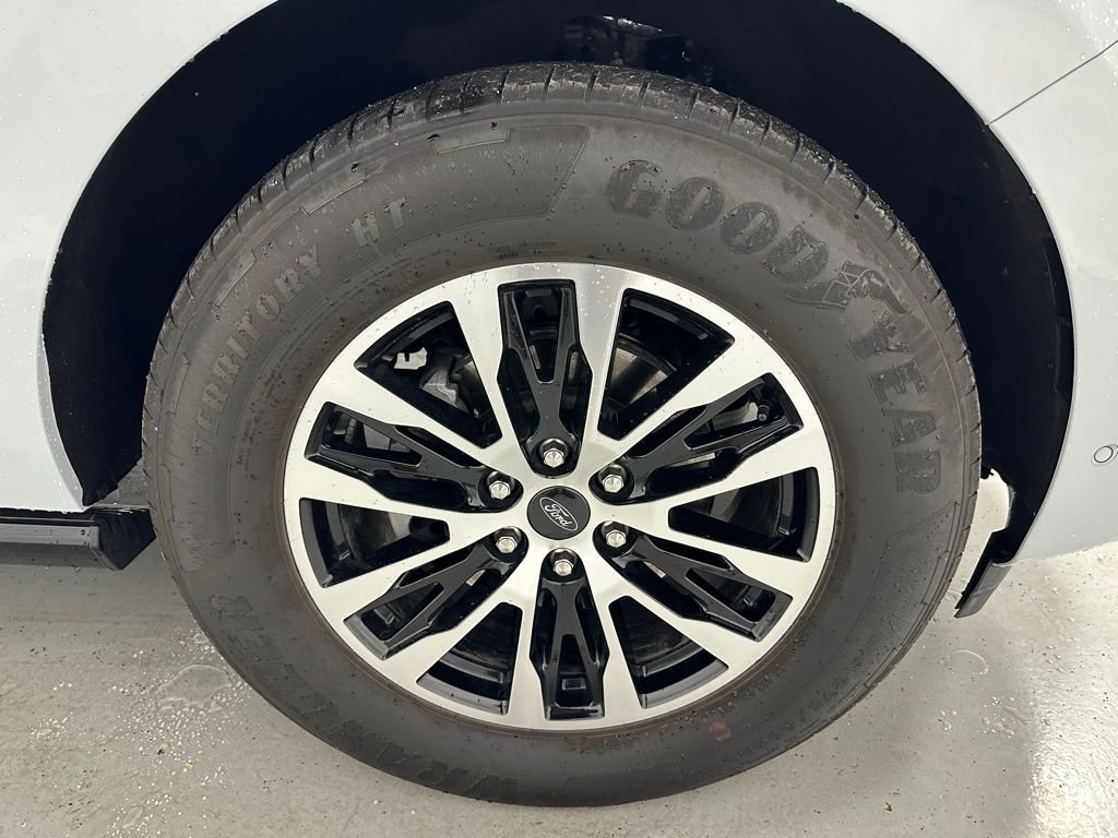 Used 2025 Ford Expedition Platinum image 64