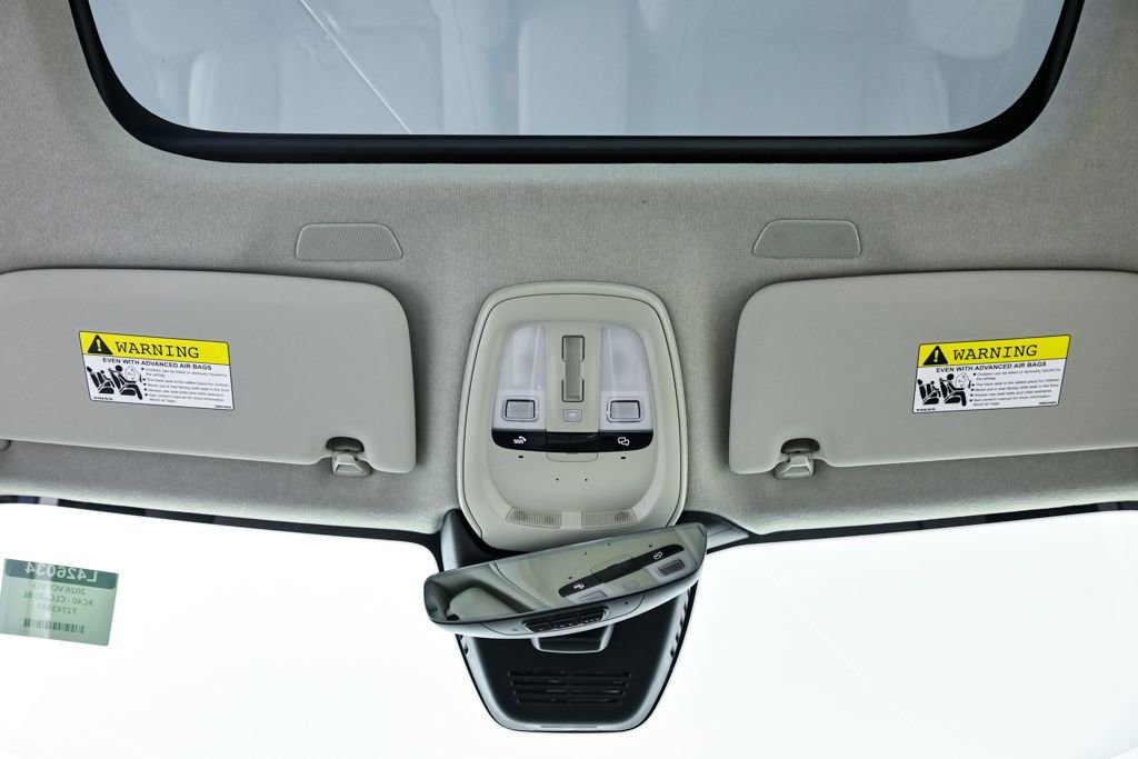 New 2026 Volvo XC40 B5 Ultra w/ Climate Package image 19