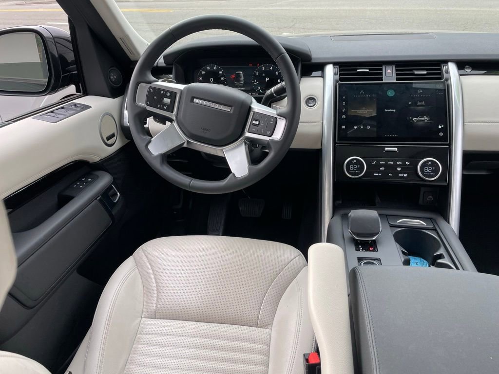 Used 2025 Land Rover Discovery S AWD/4WD image 10
