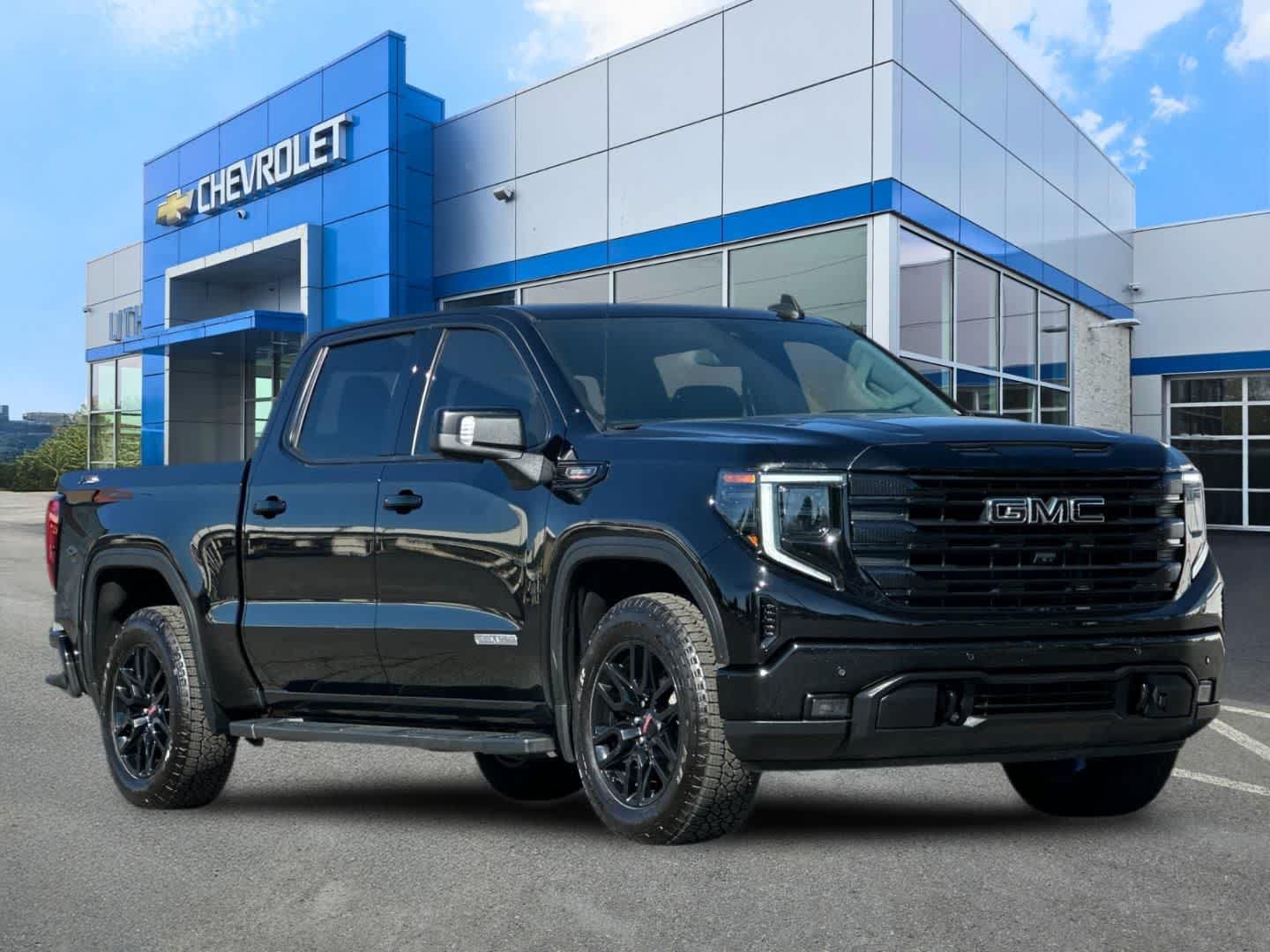 Used 2024 GMC Sierra 1500 Elevation w/ Elevation Premium Package AWD/4WD image 9