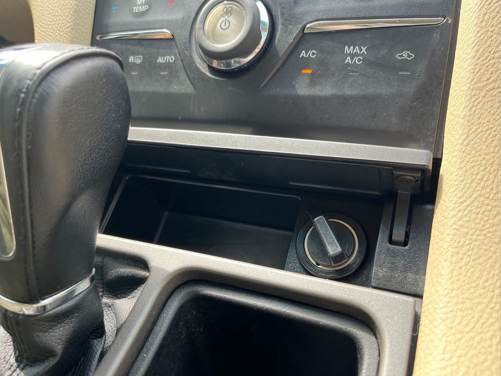 Used 2019 Ford Taurus SEL w/ Equipment Group 201A AWD/4WD image 19