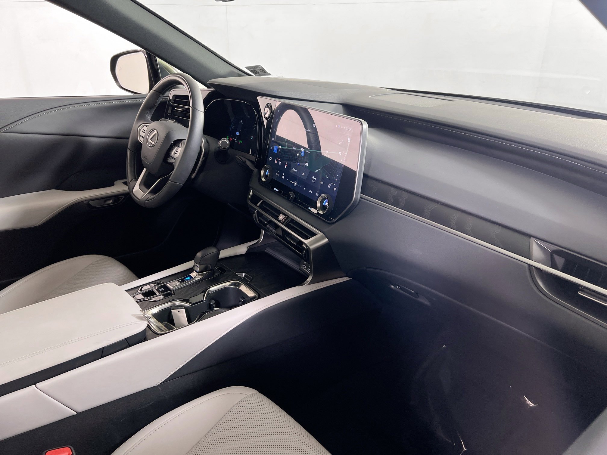 Used 2025 Lexus RX 350h w/ Accessory Package image 29