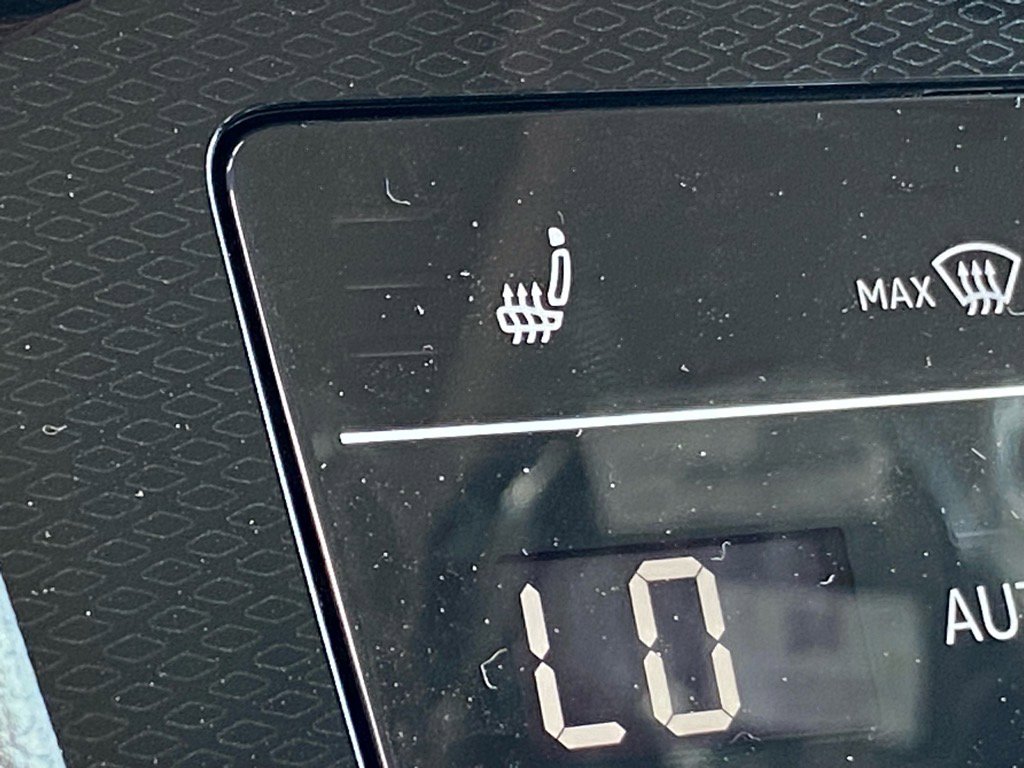 New 2025 Volkswagen Taos SE image 8