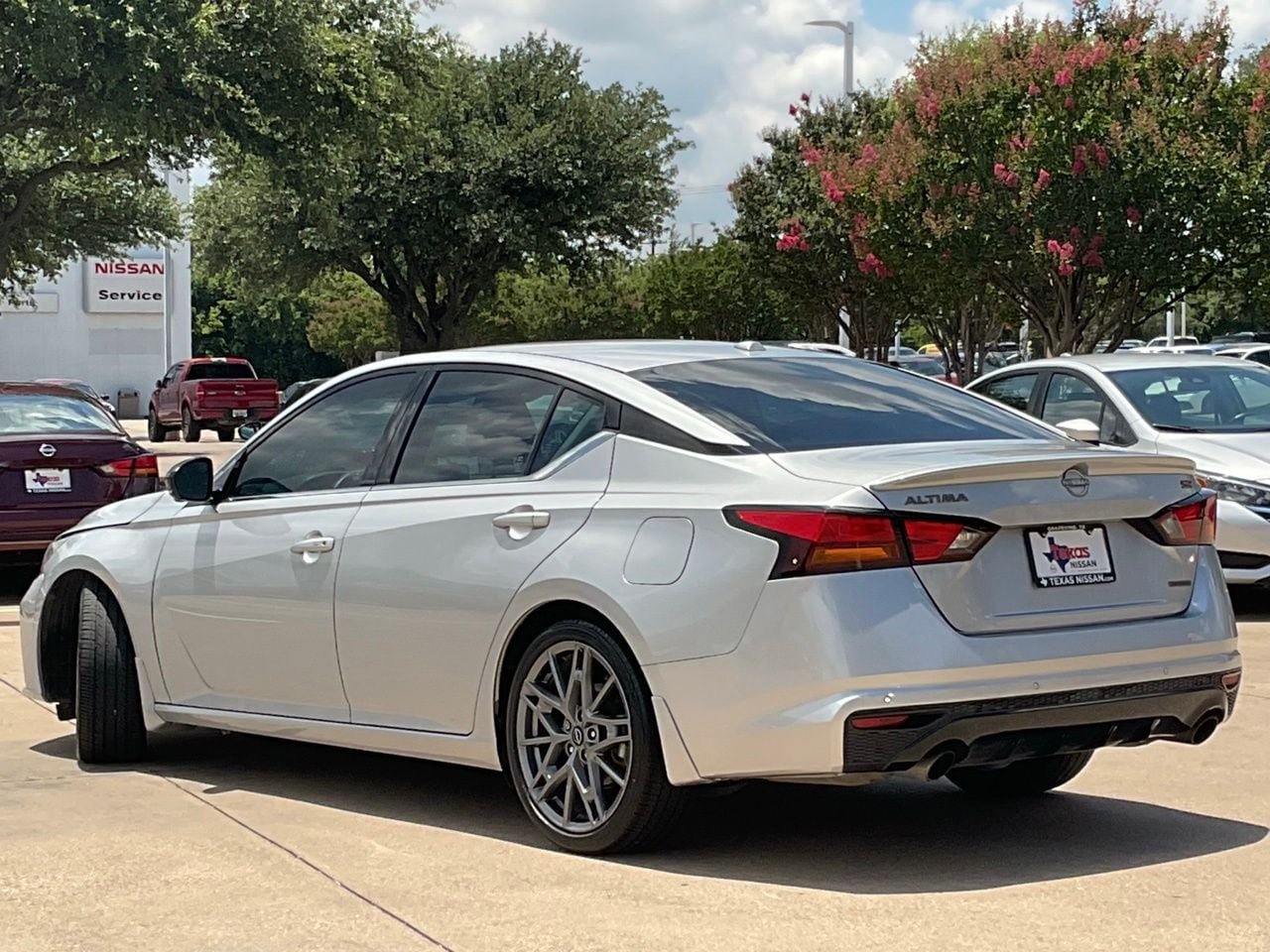 Used 2024 Nissan Altima 2.0 SR FWD image 6