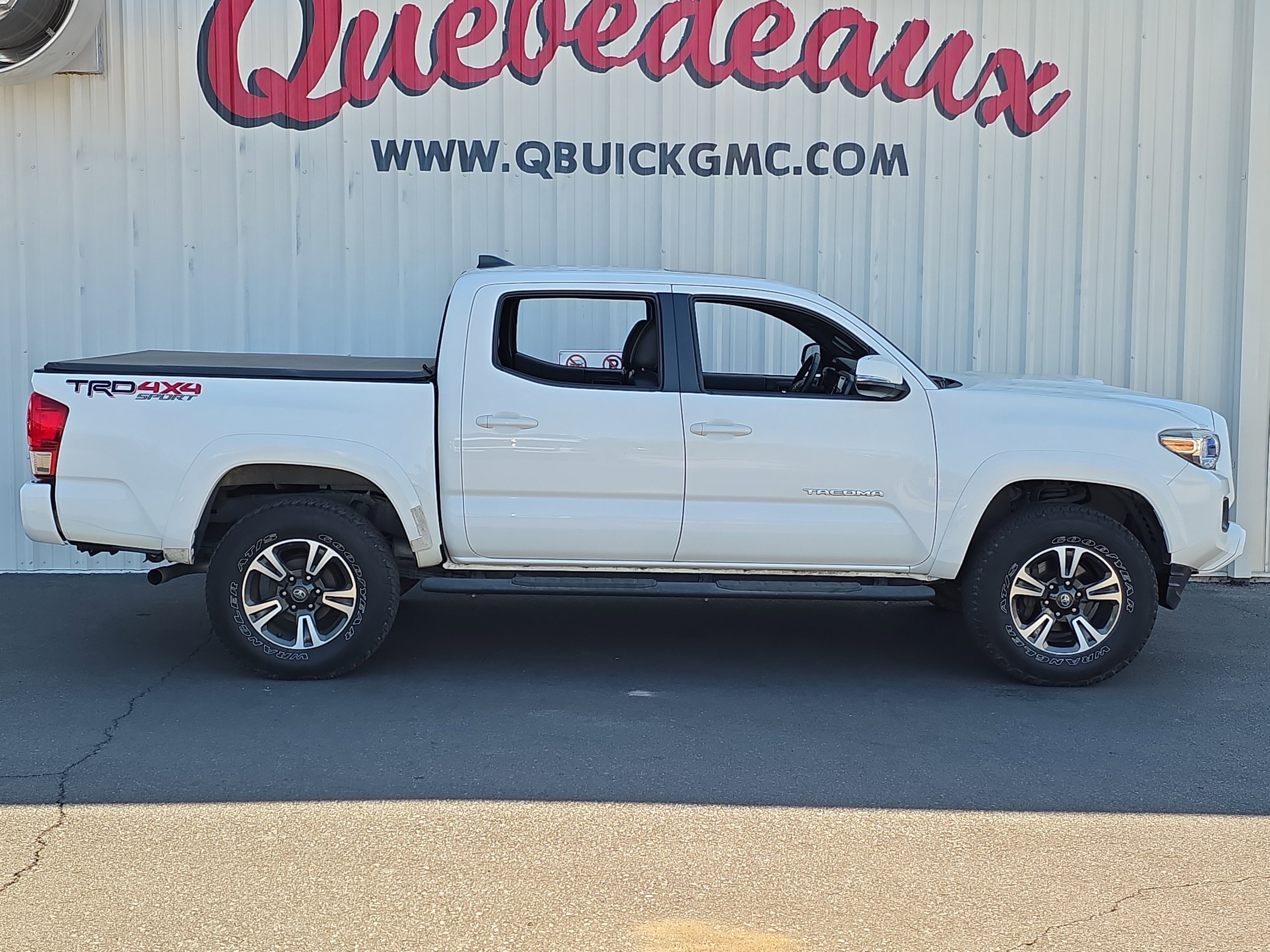 Used 2017 Toyota Tacoma TRD Sport w/ Premium & Technology Package AWD/4WD image 12