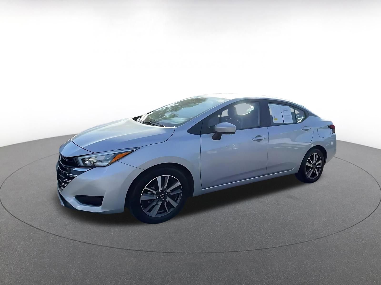 Used 2025 Nissan Versa SV image 8