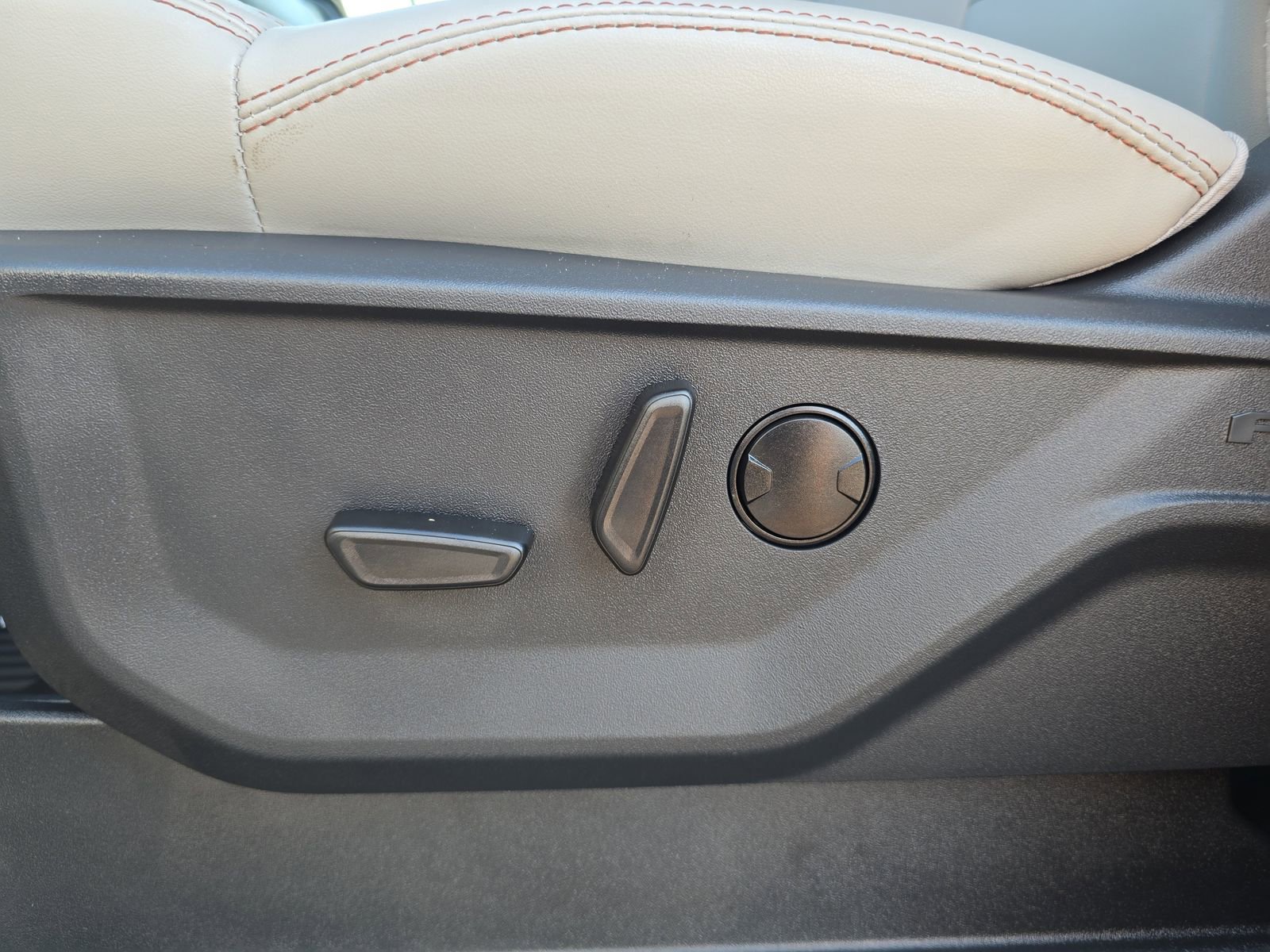 New 2025 Ford Expedition Active image 15