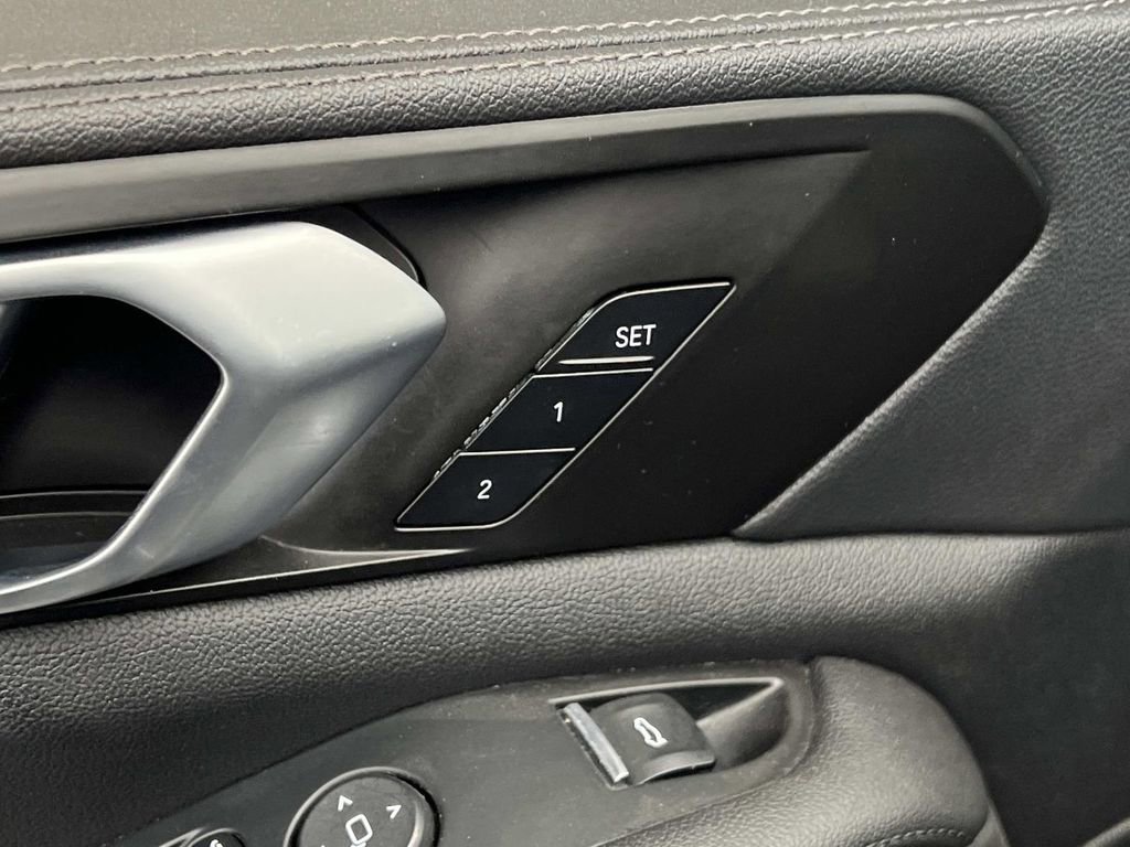 Used 2022 BMW X5 xDrive40i w/ Executive Package image 18