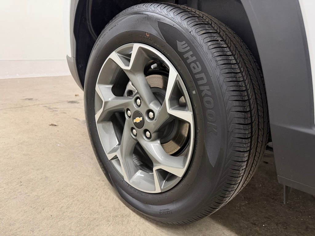 Certified 2025 Chevrolet Trax LT w/ LT Convenience Package image 11