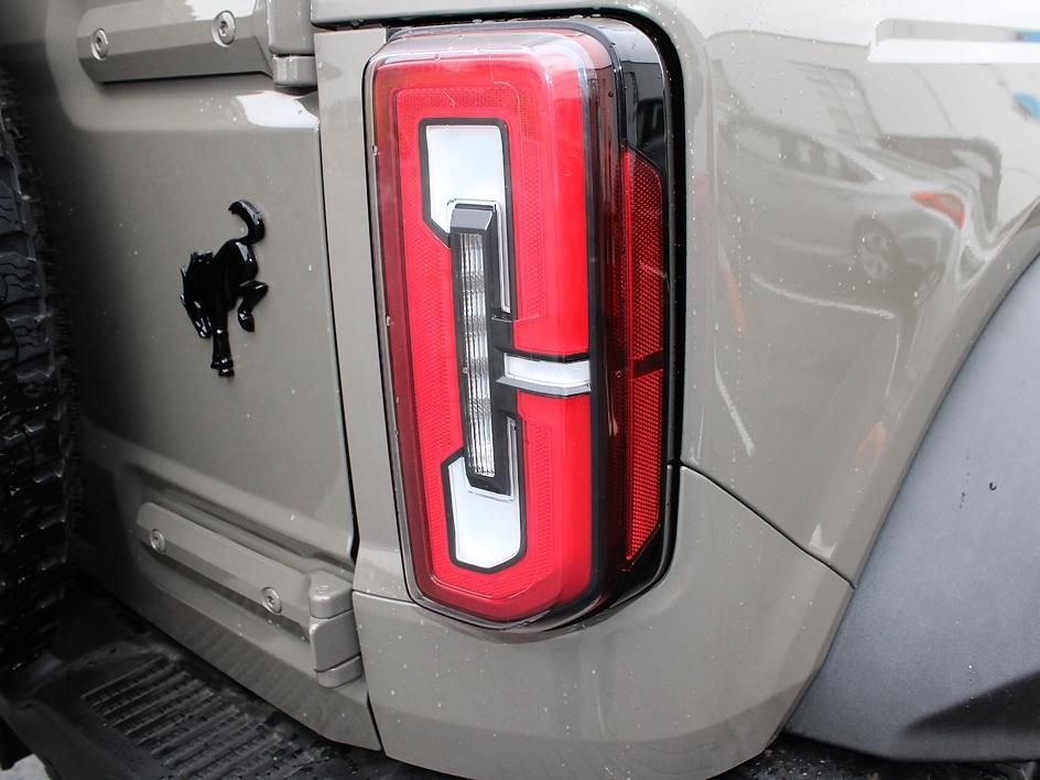 Used 2025 Ford Bronco Badlands image 18