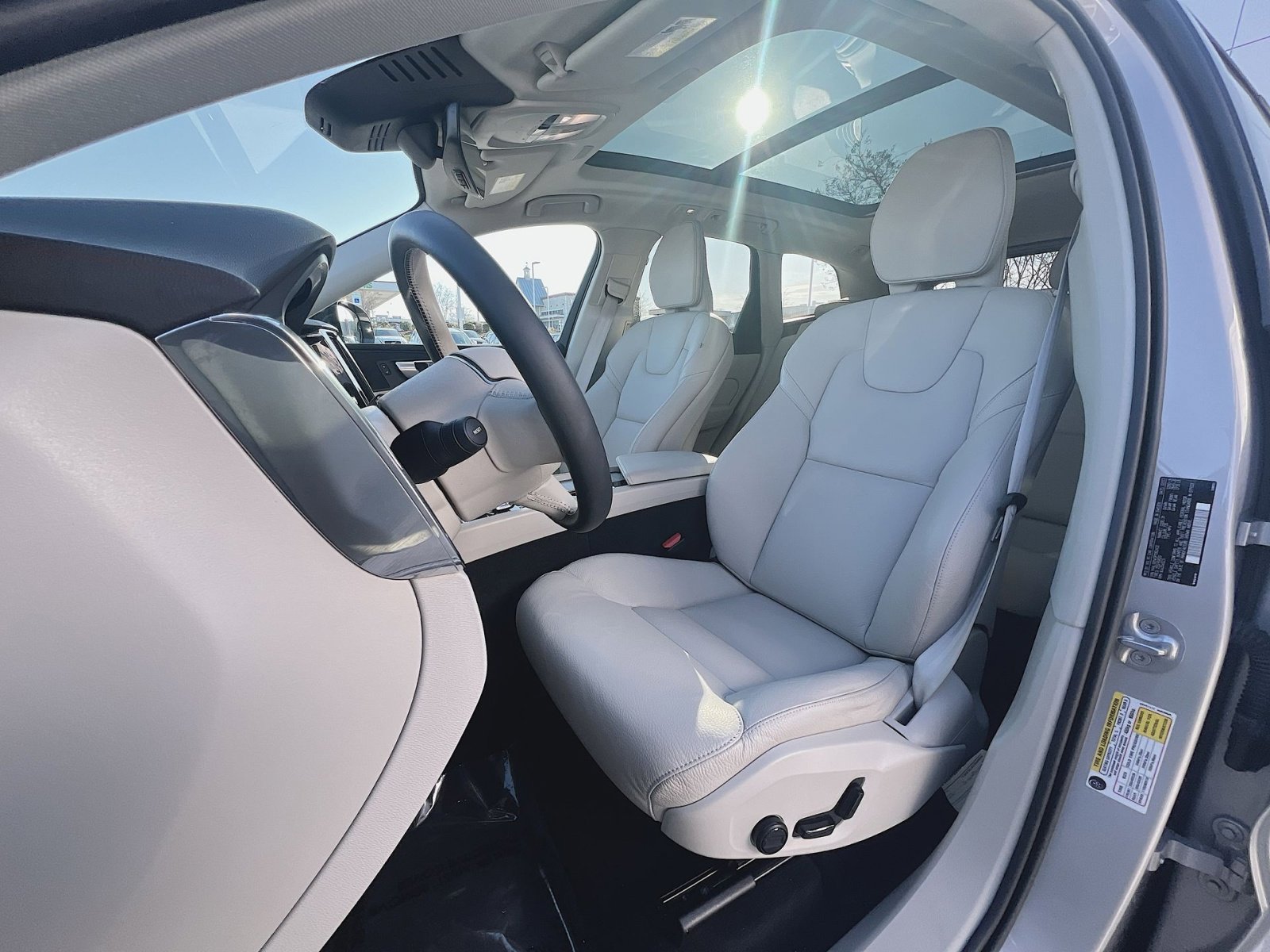 Used 2023 Volvo XC60 B5 Plus w/ Climate Package image 21