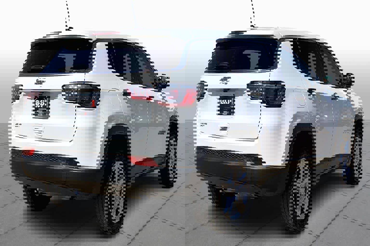 Used 2023 Jeep Compass Sport image 13