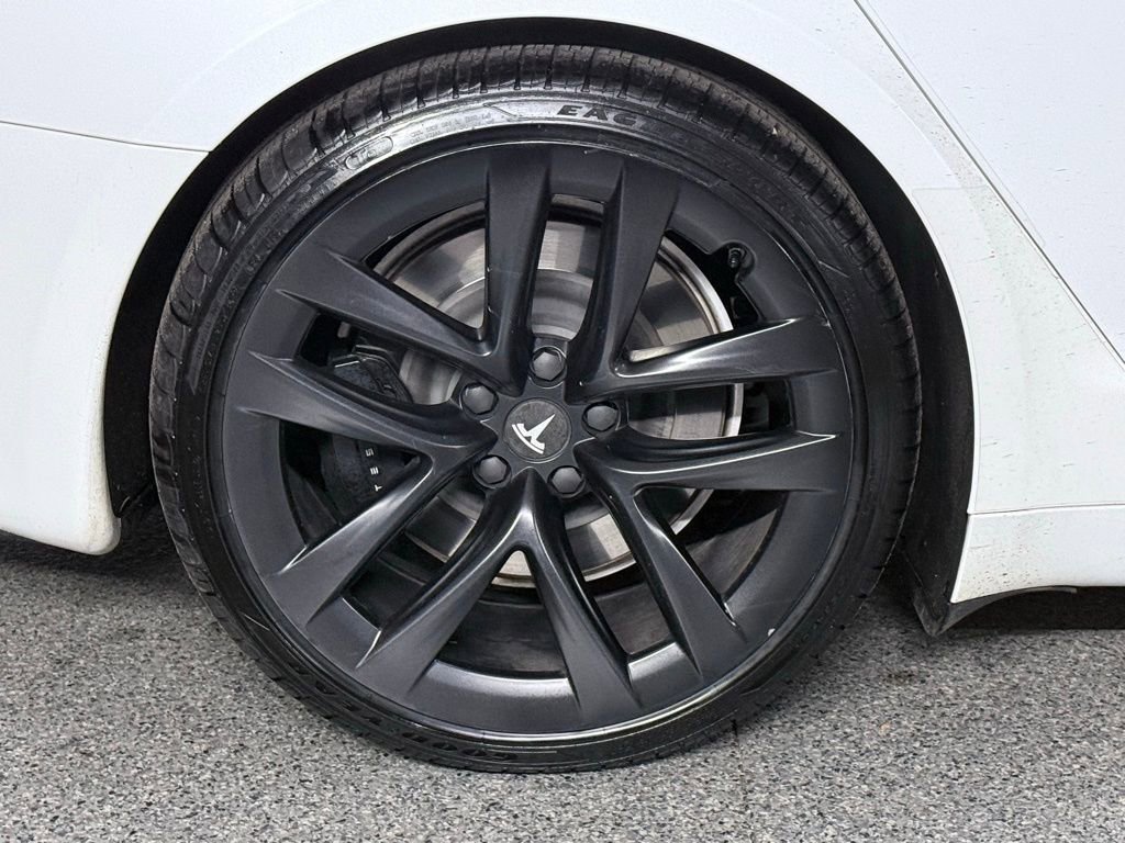 Used 2021 Tesla Model S Plaid image 8