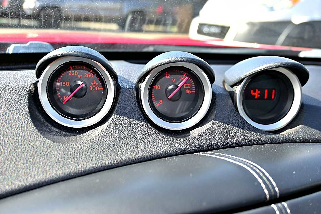 Used 2016 Nissan 370Z Coupe RWD image 24
