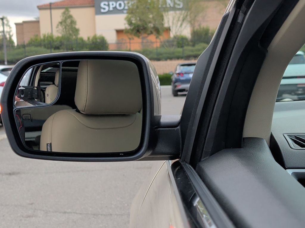 Used 2018 Ford Edge SEL w/ Equipment Group 201A FWD image 22