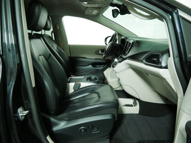 Certified 2017 Chrysler Pacifica Touring-L Plus w/ Advanced Safetytec Group FWD image 12