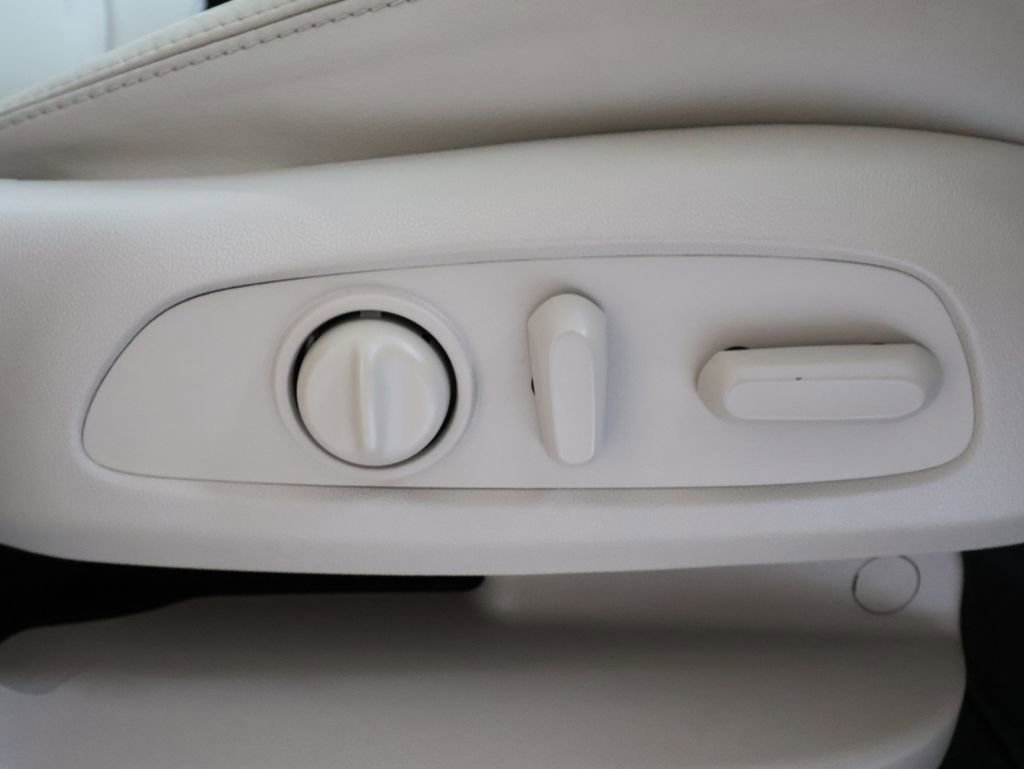 Used 2021 Buick Enclave Essence w/ Sound and Sites Package image 38