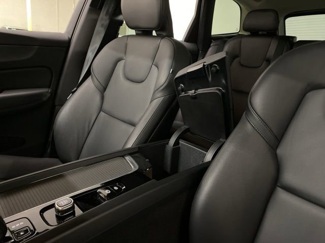 Used 2025 Volvo XC60 B5 Core image 60