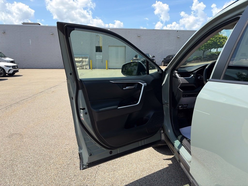 Used 2019 Toyota RAV4 XLE w/ Convenience Package AWD/4WD image 10