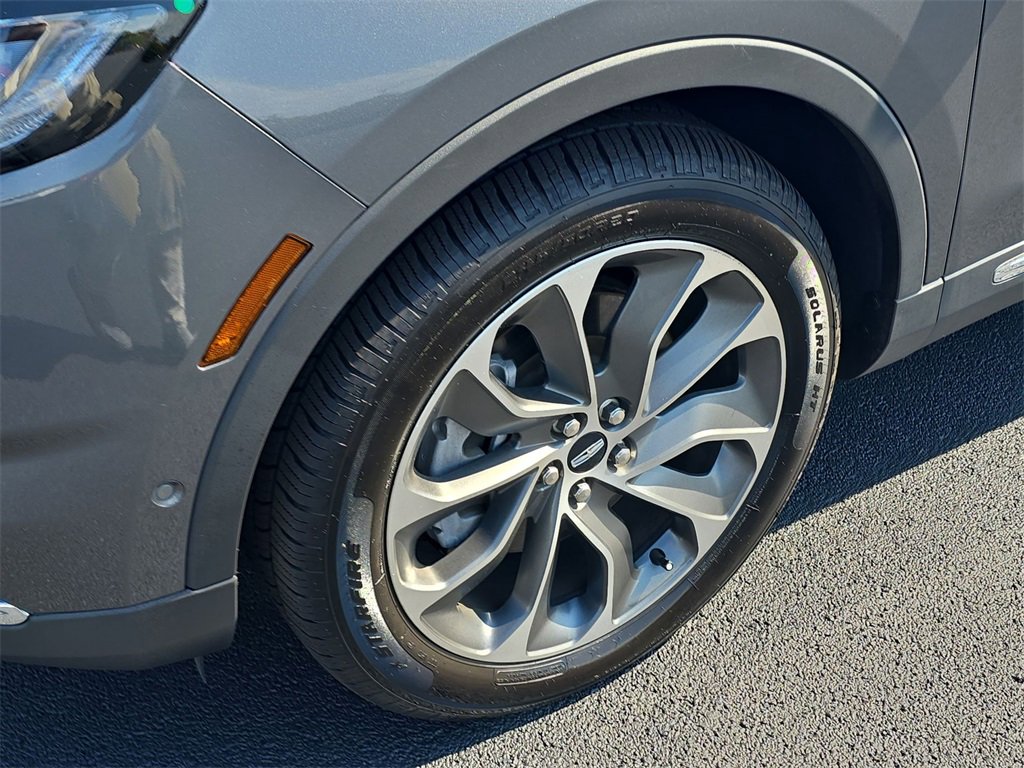 Used 2022 Lincoln Nautilus Reserve w/ Equipment Group 201A image 10