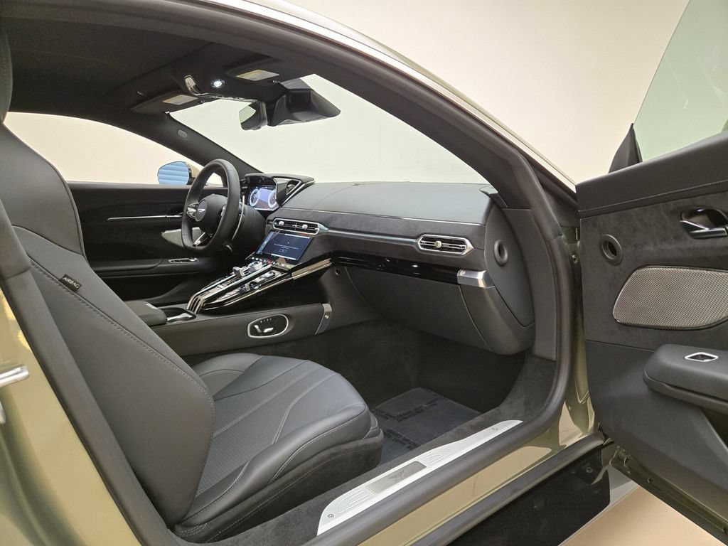 Used 2025 Aston Martin V8 Vantage Coupe RWD image 20