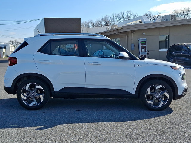 Certified 2024 Hyundai Venue SEL image 7