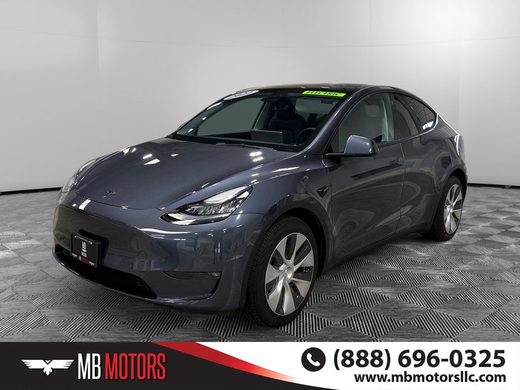 Used 2022 Tesla Model Y Long Range image 11
