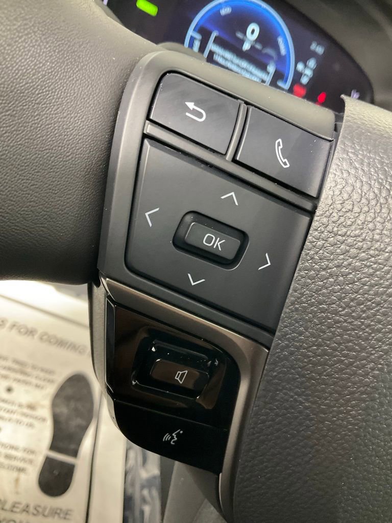 Used 2025 Toyota Camry SE image 17