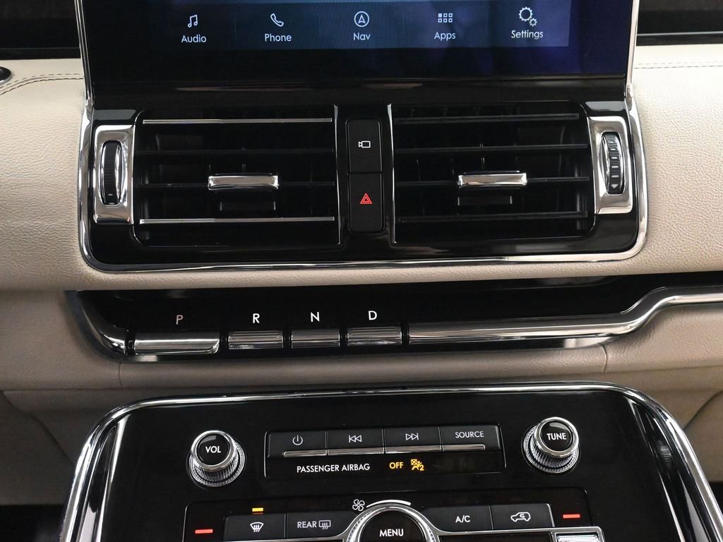 Used 2020 Lincoln Navigator Reserve w/ Cargo Convenience Package AWD/4WD image 38
