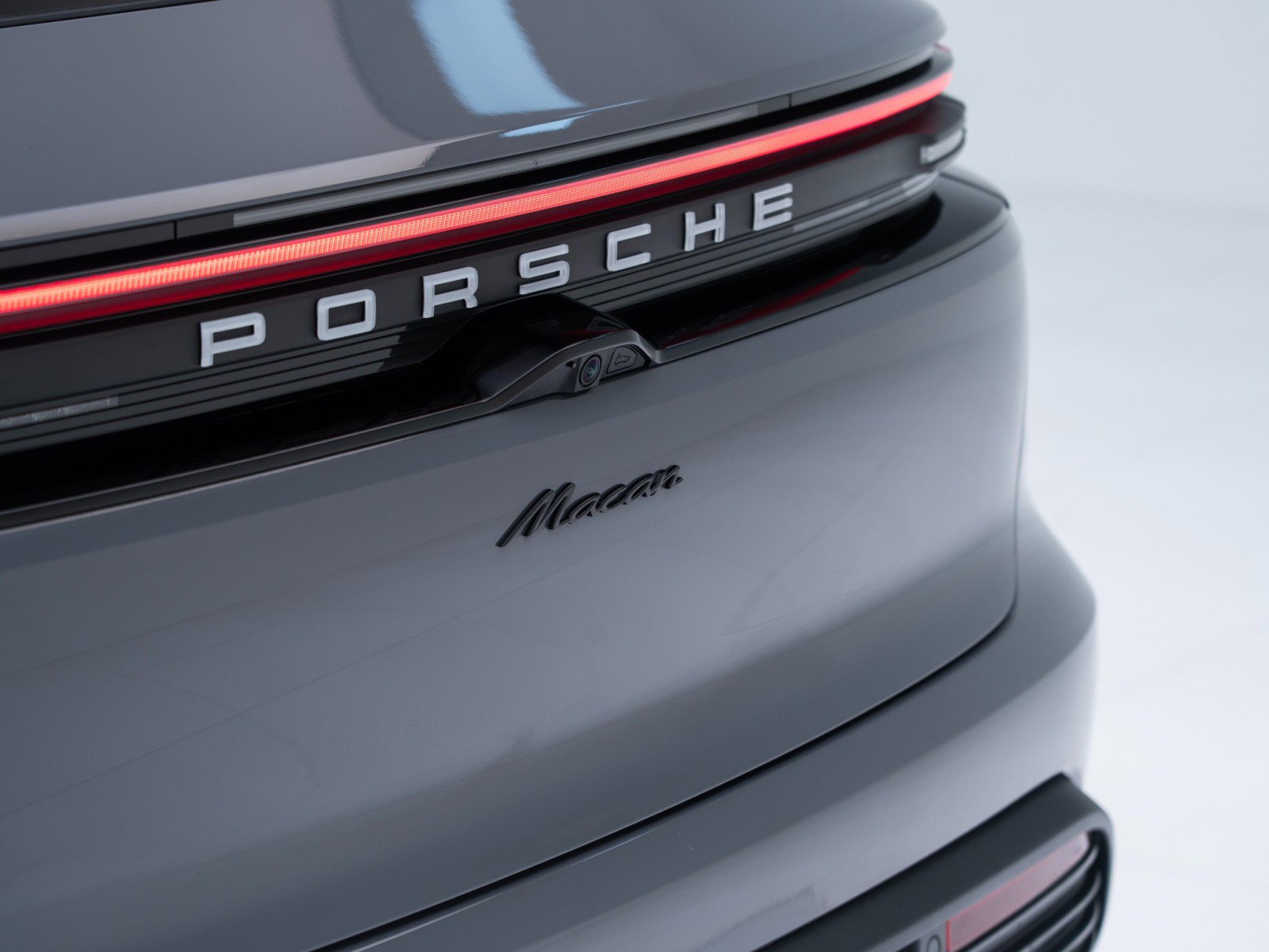 Certified 2025 Porsche Macan Electric image 14