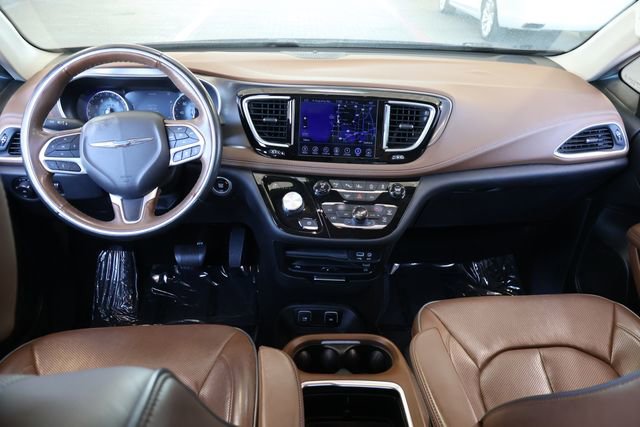 Used 2017 Chrysler Pacifica Limited image 19