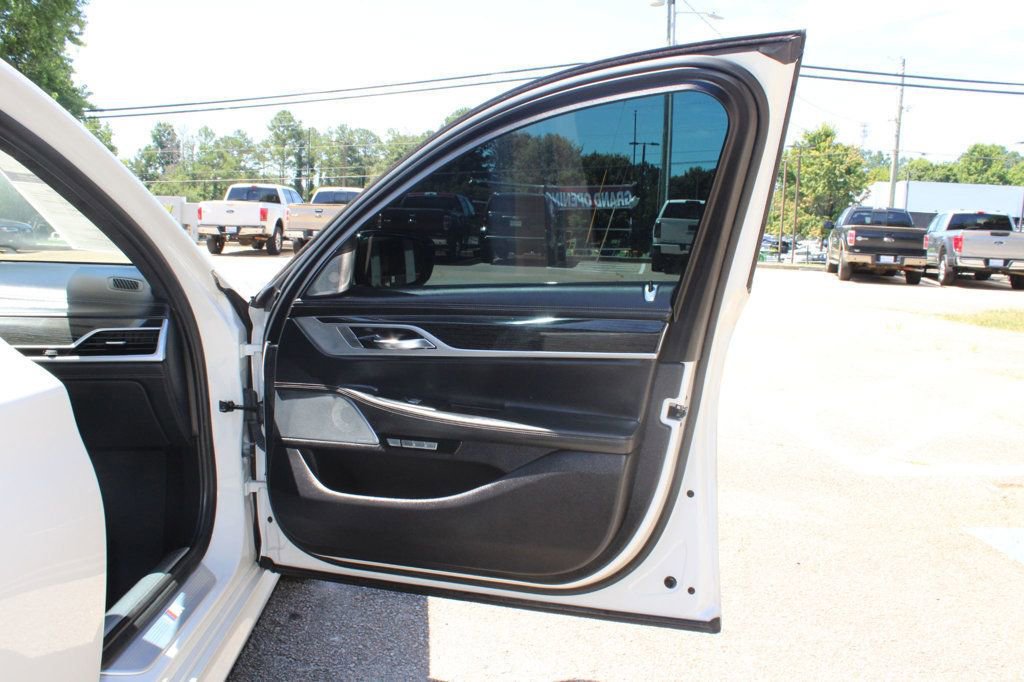 Used 2018 BMW 750i image 26