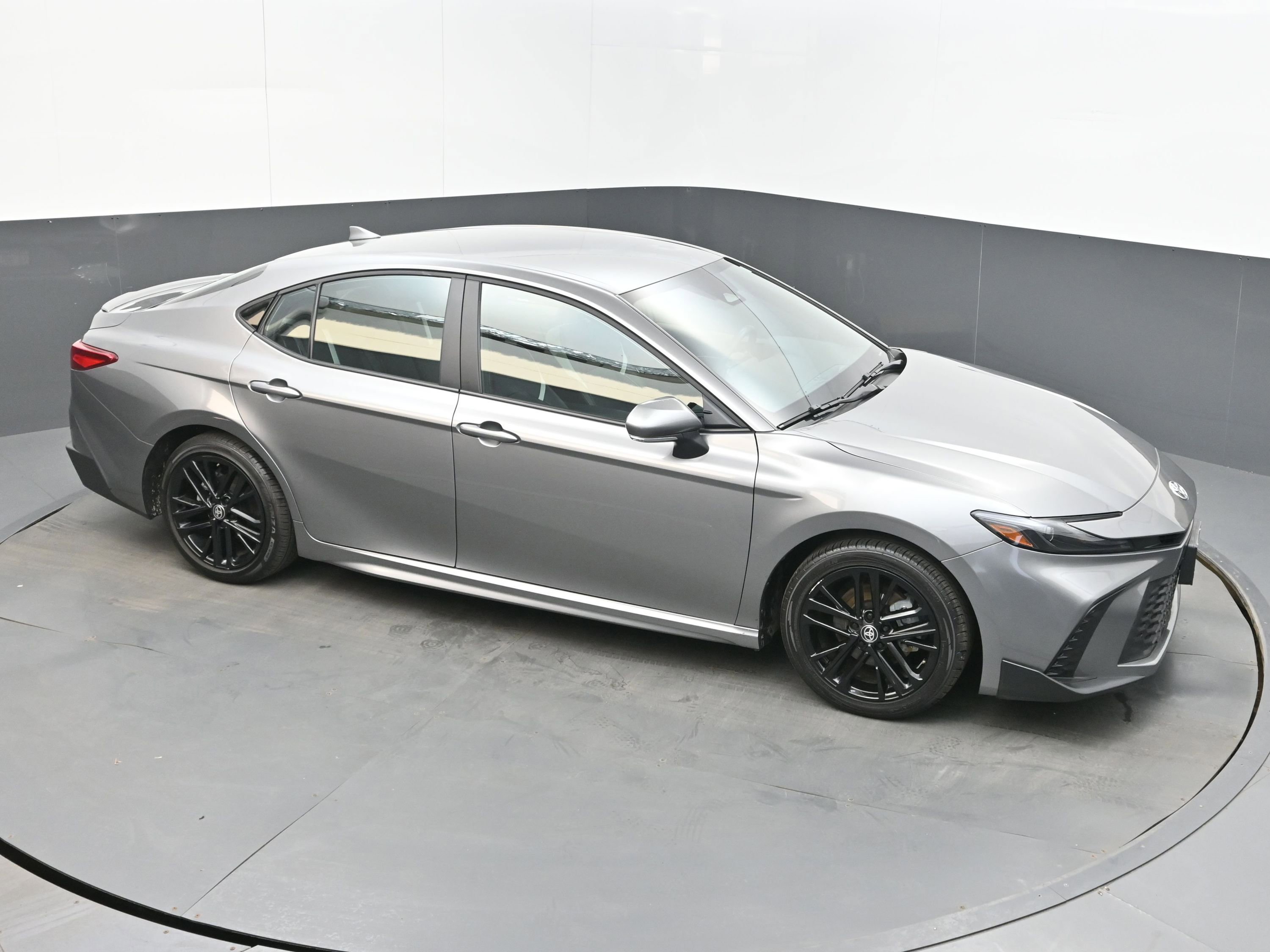 Used 2025 Toyota Camry SE FWD image 29