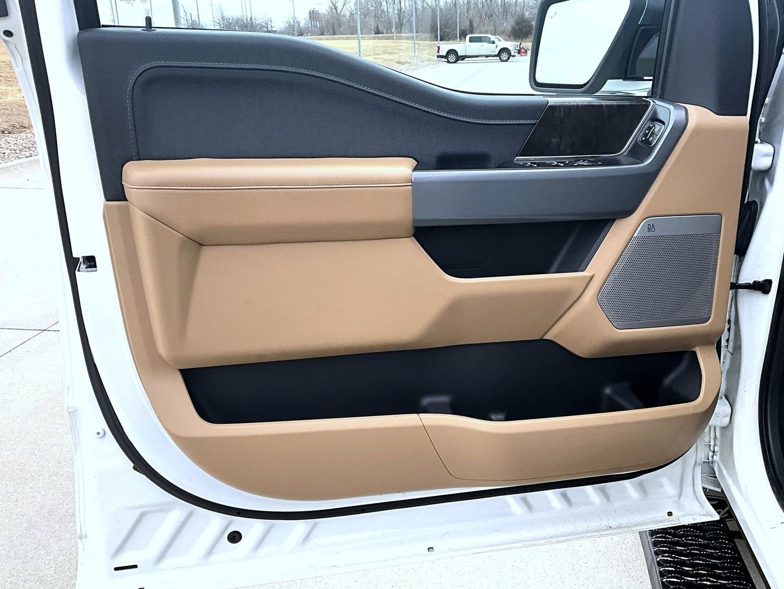 Used 2023 Ford F150 Lariat w/ Trailer Tow Package image 9